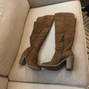 Tan suede boots size 7